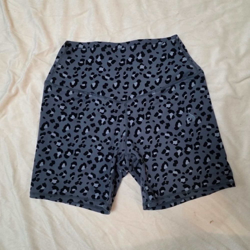 Leopard Print High-Waist Bike Shorts - Gray & Black